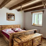 Vojnuv Mestec Dum S Vuni Dreva Holiday home