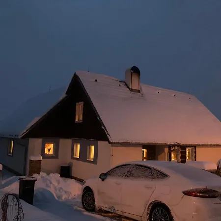 Vojnuv Mestec Dum S Vuni Dreva 度假居 *