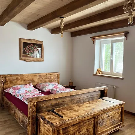 Vojnuv Mestec Dum S Vuni Dreva בית נופש