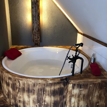 Vojnuv Mestec Dum S Vuni Dreva